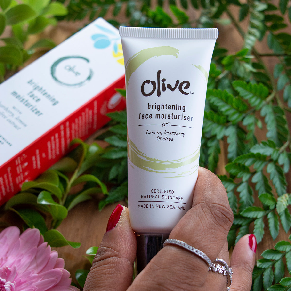 Crema Hidratante Iluminador Para El Rostro Olive 45ml